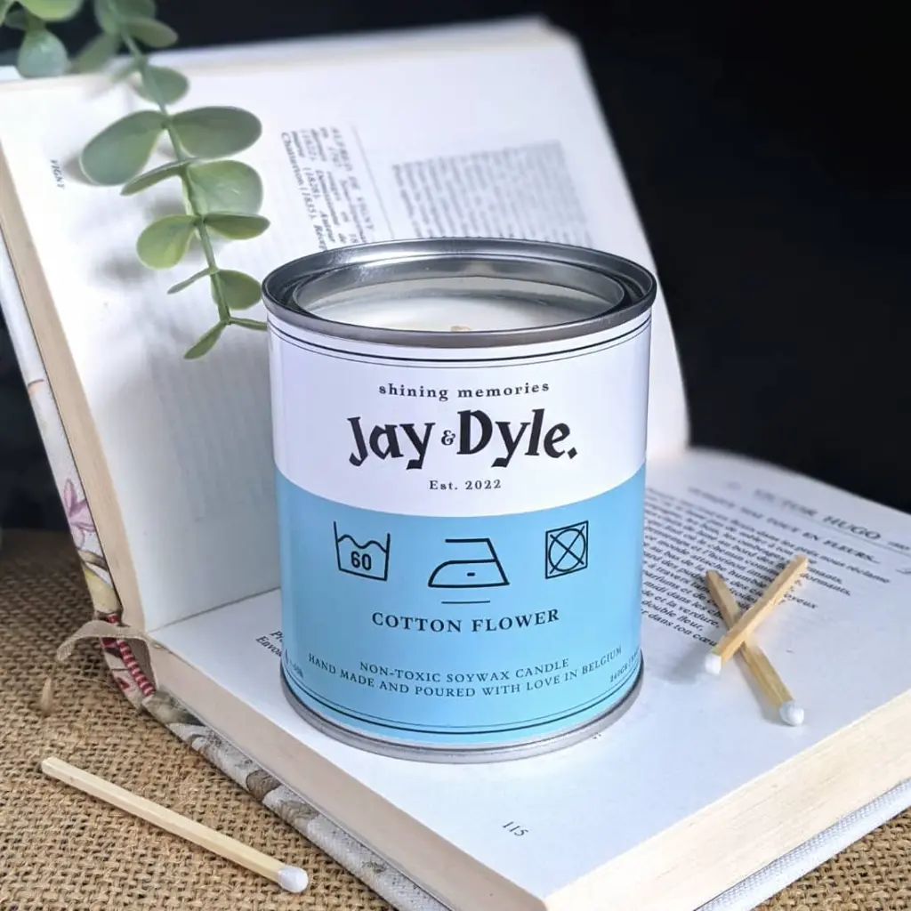 jay-and-dyle-bougie-parfumee-naturelle-senteur-fleur-coton-livre_1100x1100px_1_1200x.webp